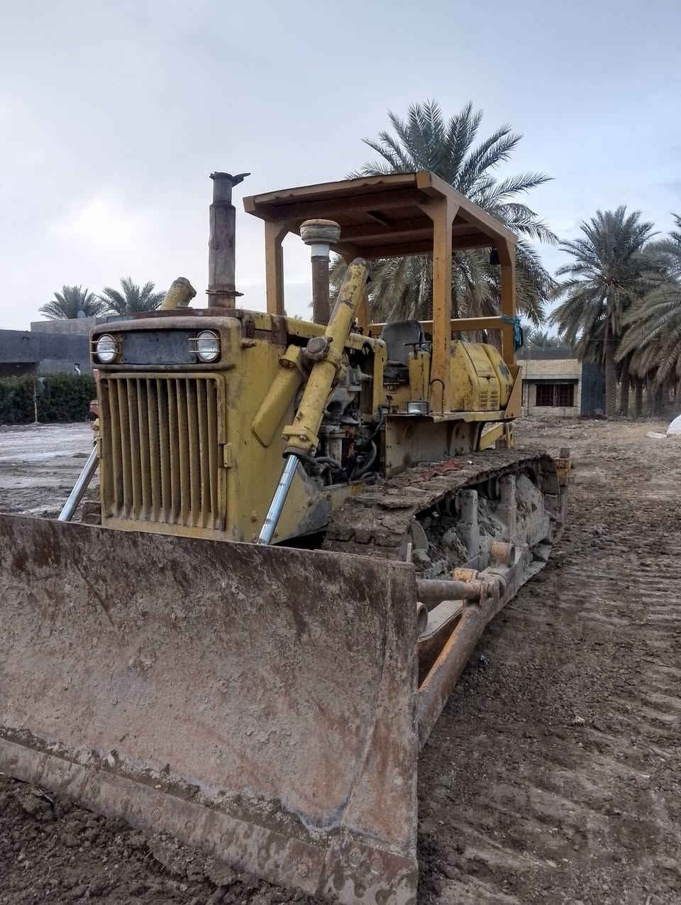 سلام عليكم بلدوزر كوماتسو للبيع موديل 82 حجم 65 الاتصال على رقم ***********
