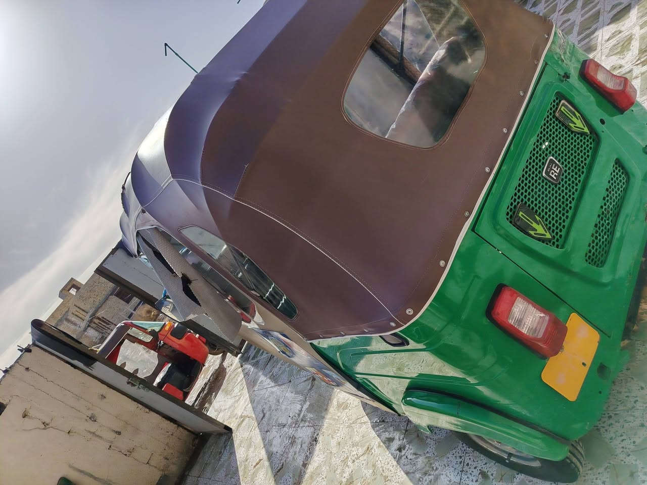 السلام عليكم شباب تكتك للبيع موديل 21اوراق المصطفى اوراق اصولي تكتك مكينه مفتوحه ول كشر شوفت عينك  السعر 6250وبيه مجال مكاني بابل الحمزه الغربي هذه رقمي ***********
