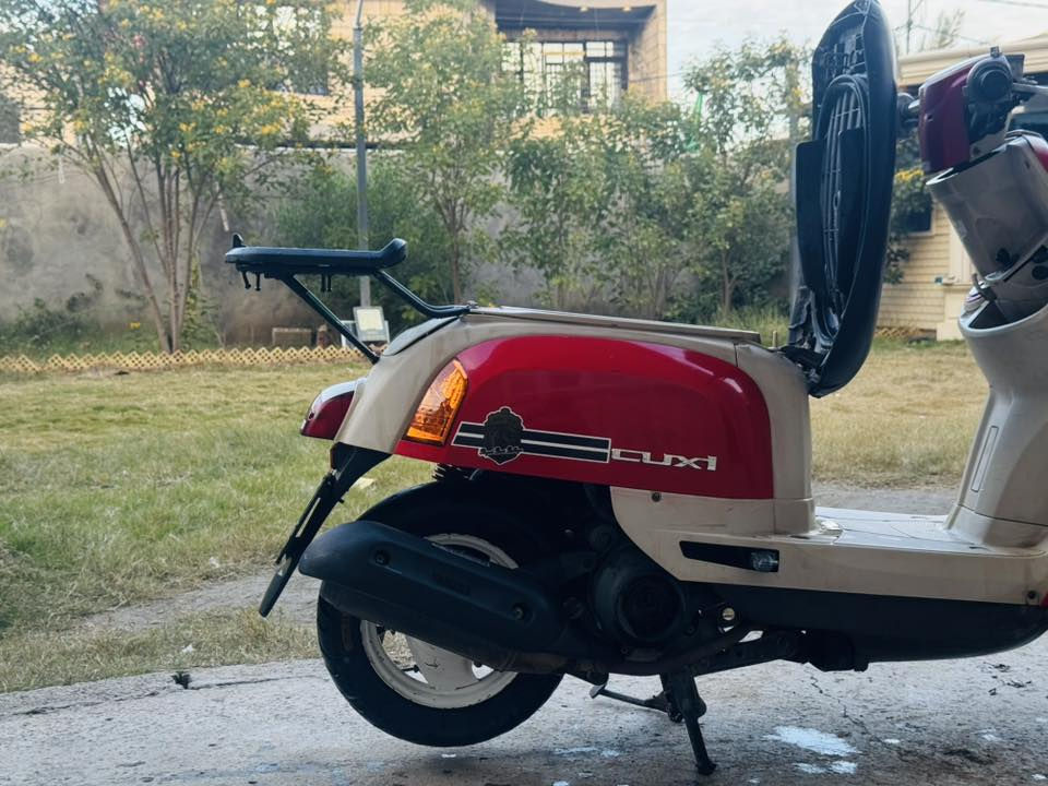 السلام عليكم 
ماكس بوليس للبيع بوضع الرمبه 
لون احمر داخل كريمي بلاد
وياه كفر تفاحي هم 
 الدراجة بوضع الرمبة كله ختم واحد 
كهربائيات جاهزة مكينة كفاله من كلشي 
الدراجة كل نقص مابيه 
الدراجة نكرة بكل وقت
كفاله من كلشي  
مكاني كربلاء طويريج
السعر 1100 وبيه مجال 
*********** 
الي متعجبة يصلي على محمد و ال محمد
ويعبر المنشور ♥️
