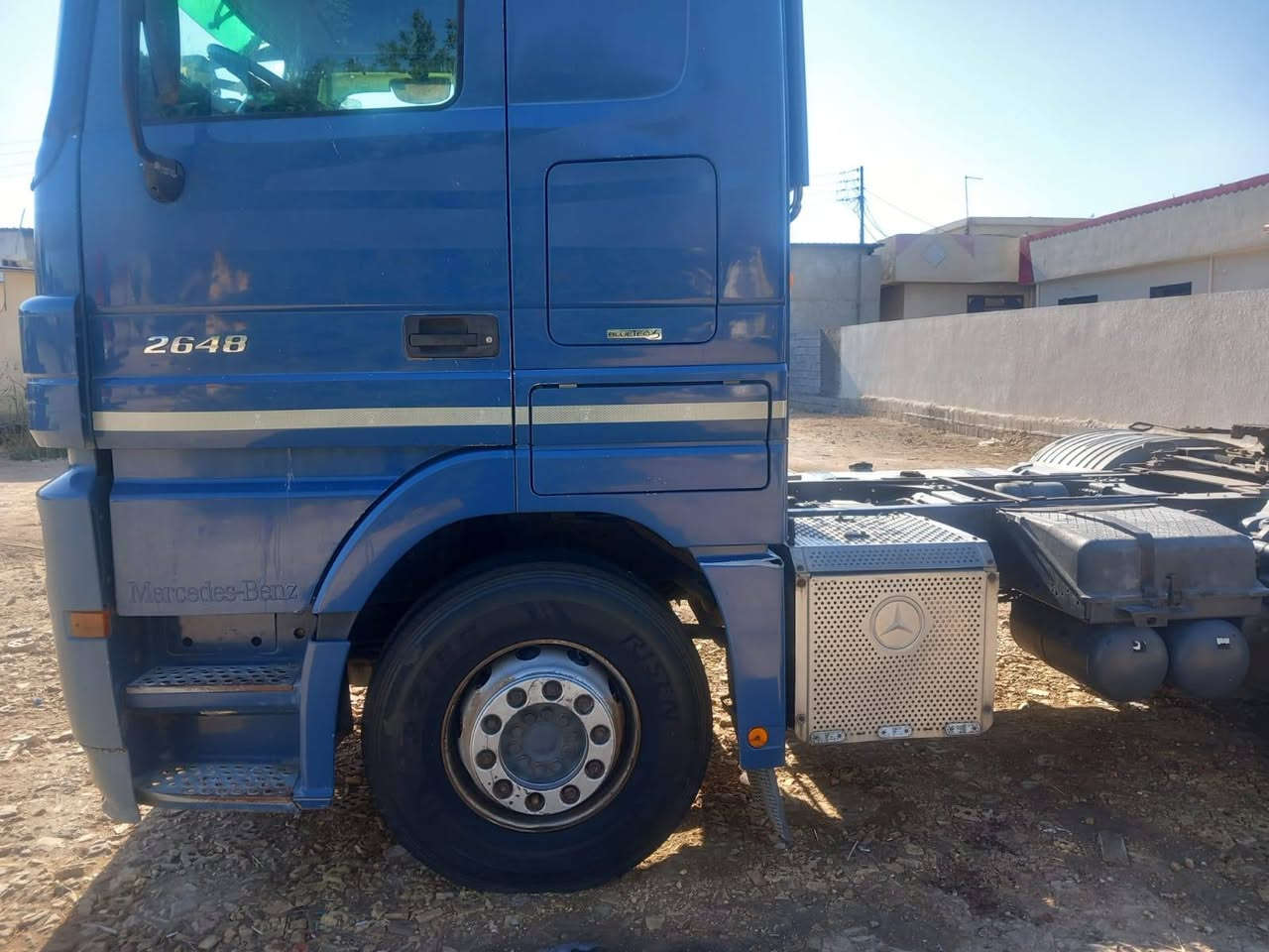 السلام عليكم للبيع اكتروس سكس موديل 2008 مجموعة جي إف فول مواصفات مربوطة جوانب متحركة كفالة عامة تحويل مباشر المكان بغداد بسمايا للاستفسار ***********
