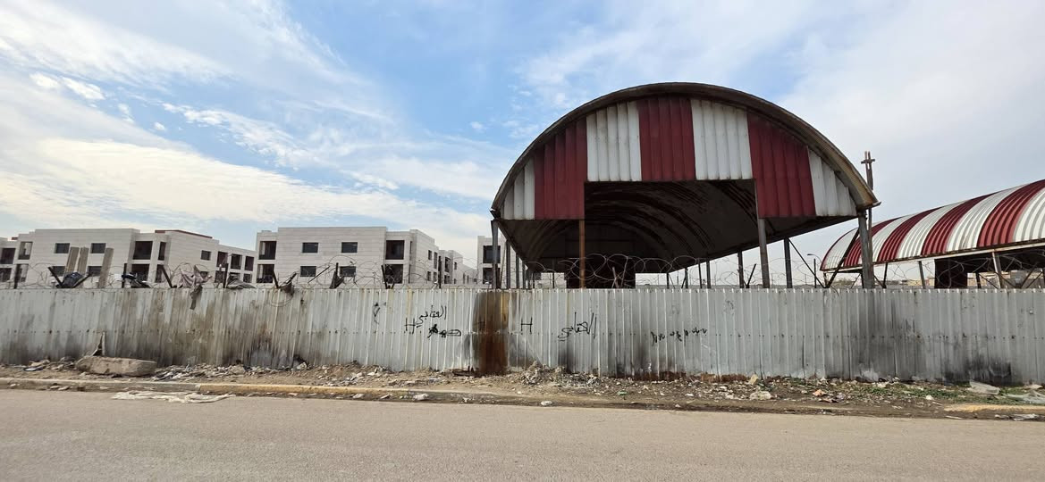 سلام عليكم مرخصةمديرالاكروب المحترم قطعه زراعي ٨٠  متر  شارع عريض ١١ موقع مرتب كماليه حي السلام شارع المستشفى خدمات كامله فول بصف المستشفى اول فرع سعر مناسب ومستعجل اتصل ***********
