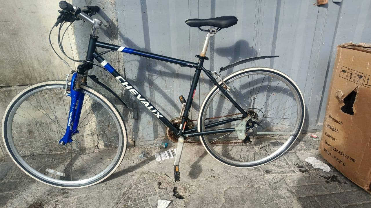 شيفاكس صناعة فرنسية حجم 28 سستم شيمانو تورني  7x3  كيورة سحب دفع دبل أمامي شغال تخم تايرات خط ابيض دراجة وضع حاوية كاملة من اي نقص السعر ١٤٠ مكاني بغداد مدينة الصدر  ويتوفر توصيل***********
