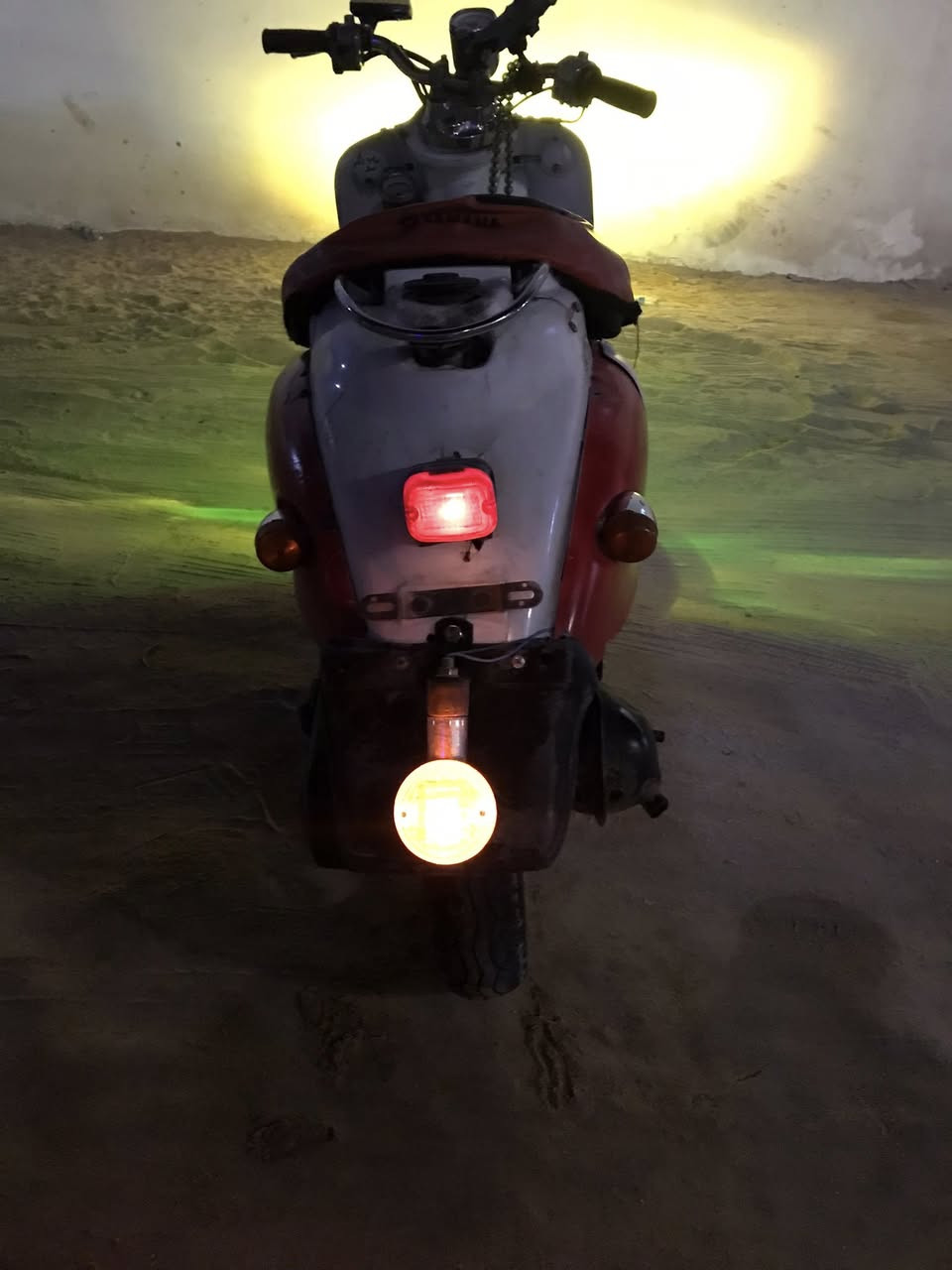 السلام عليكم ورحمة الله وبركاته
دراجه عبد الحليم 
دراجه حلوه ونظيفة كهرباء شغاله سلف هندر شغال 
المكينة ناعمه السعر 175 وبيه مجال 
العنوان النجف الاشرف حي النداء 
***********
