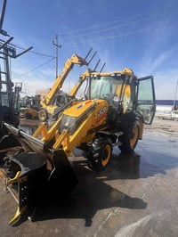 2018  بم نوزل بلاد  7000 عدد الساعات  مكينة و كير كلهن بشرط  اكسلات جد...