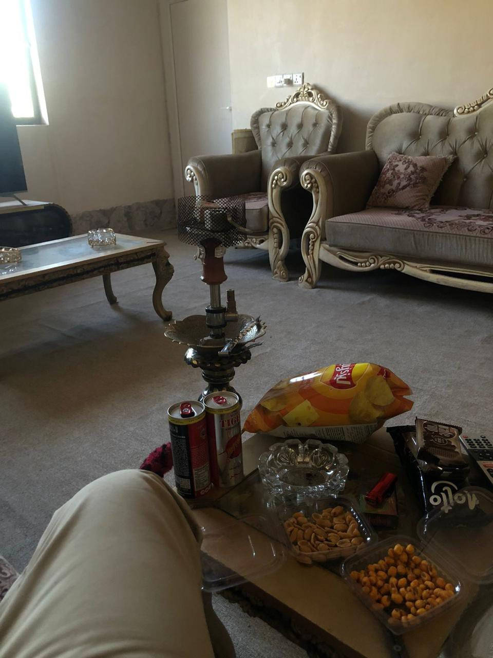 السلام عليكم ورحمة الله وبركاته مزرعة للبيع مساحتها ١٠٠٠ م تحتوي على بيت فول مواصفات والبيع مع اثاث البيت كاملا العنوان كركوك مقابل المعارض الجديدة على طريق الحولي للاستفسار والطلب الاتصال على الرقم ***********. السعر ٥٥ مليون وبيها مجال
