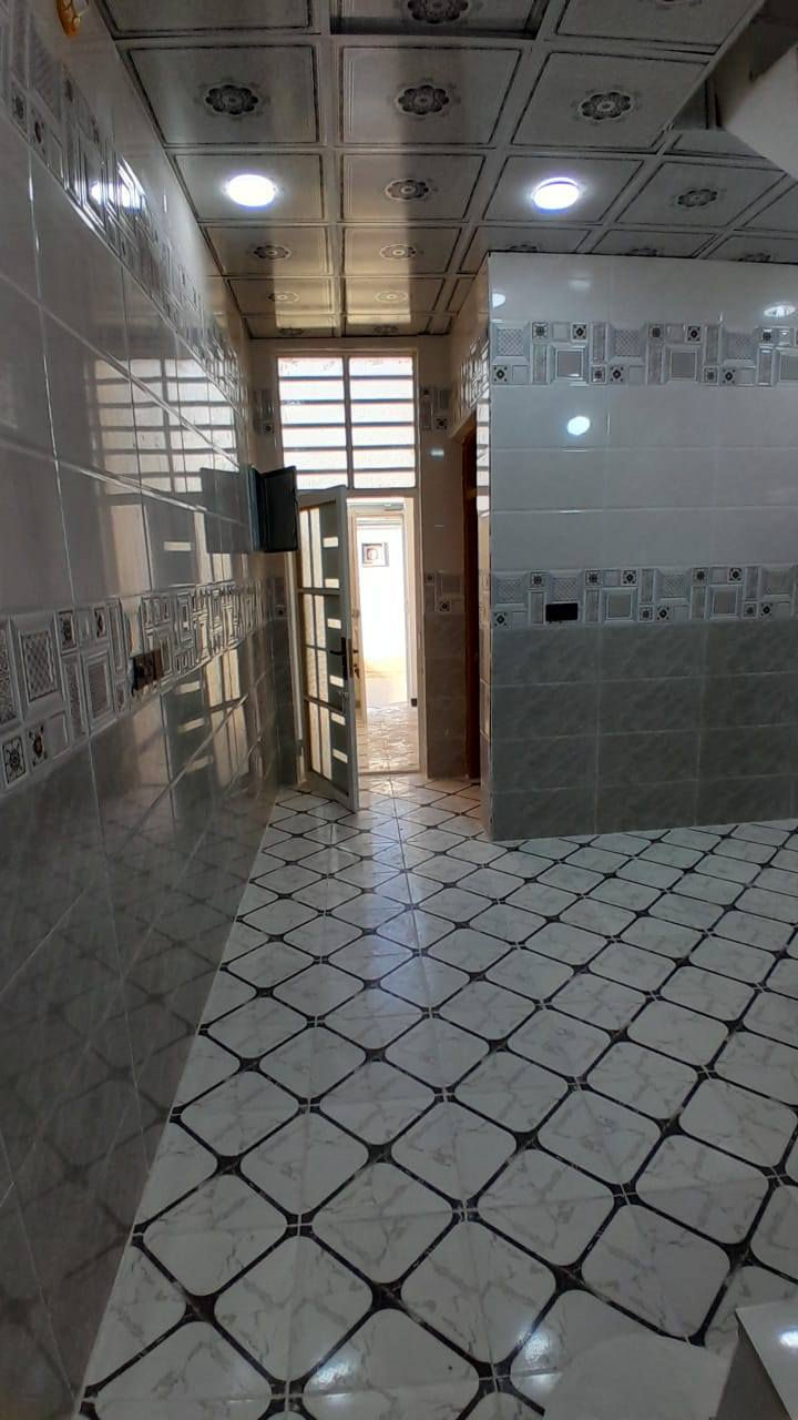 @إشارة
مساحه 60 متر  #طابو_زراعي  سند ٢٥

تفاصيل لبيت (( موجود🎥📷 فيديو كامل للبيت
غرفه نوم// مطبخ// صاله// استقبال// صحيات  

عنوان البيت  نجف حي ميسان 

بناء ممتاز// اساس وسقف صب 
طابوق 🧱 جمهوري

كل الخدمات موجوده 
مدارس 🏫 سوق #تبليط 

مقابل حي العسكري***********
