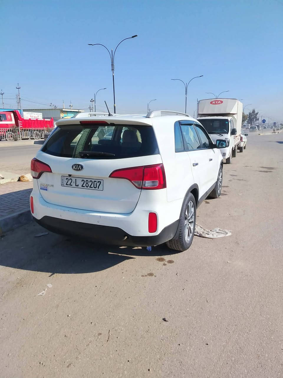 سلام وعليكم
سورنتو للبيع موديل 2013 فول مواصفات بصمه تشغيل بصمه ابواب مكينه 4 بستن دوش بي باب سايق و باب خلفي تبديل هزه فحص جديد سنويه جديد كابون بيها بسمي اني الشرعي 
مكان السياره كوكجلي يم جسر المشاة 
سعرها 165 وبيها مجال
لاستفسار اتصل ***********
