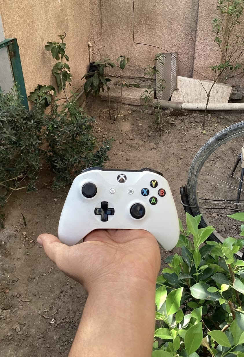 اكس بوكس وان اس (Xbox one s)
حالة الجهاز : لوك ستيكر ما مفتوح نهائياً (ضمان) نظافة الجهاز 100% كما موضح في الصور .
كامل ملحقات : يدة اصلية،كيبل (HD) اصلي،محولة اصلية،كيبل شحن .
مساحة التخزين : نص تيرا ، 500GB ويحتوي على لعبتين طوبة .
ملاحظة : الجهاز ضمان من كل النواحي ، شرط الفحص!
السعر : 170 الف ، وبي مجال بسيط لطيبين ❤️.
تواصل : على الصفحة او واتساب من خلال الرقم (***********)
 *توصيل ما عندي ، مكاني بغداد الغزالية تريد تجيني او ادز مندوب يستلم الجهاز .
