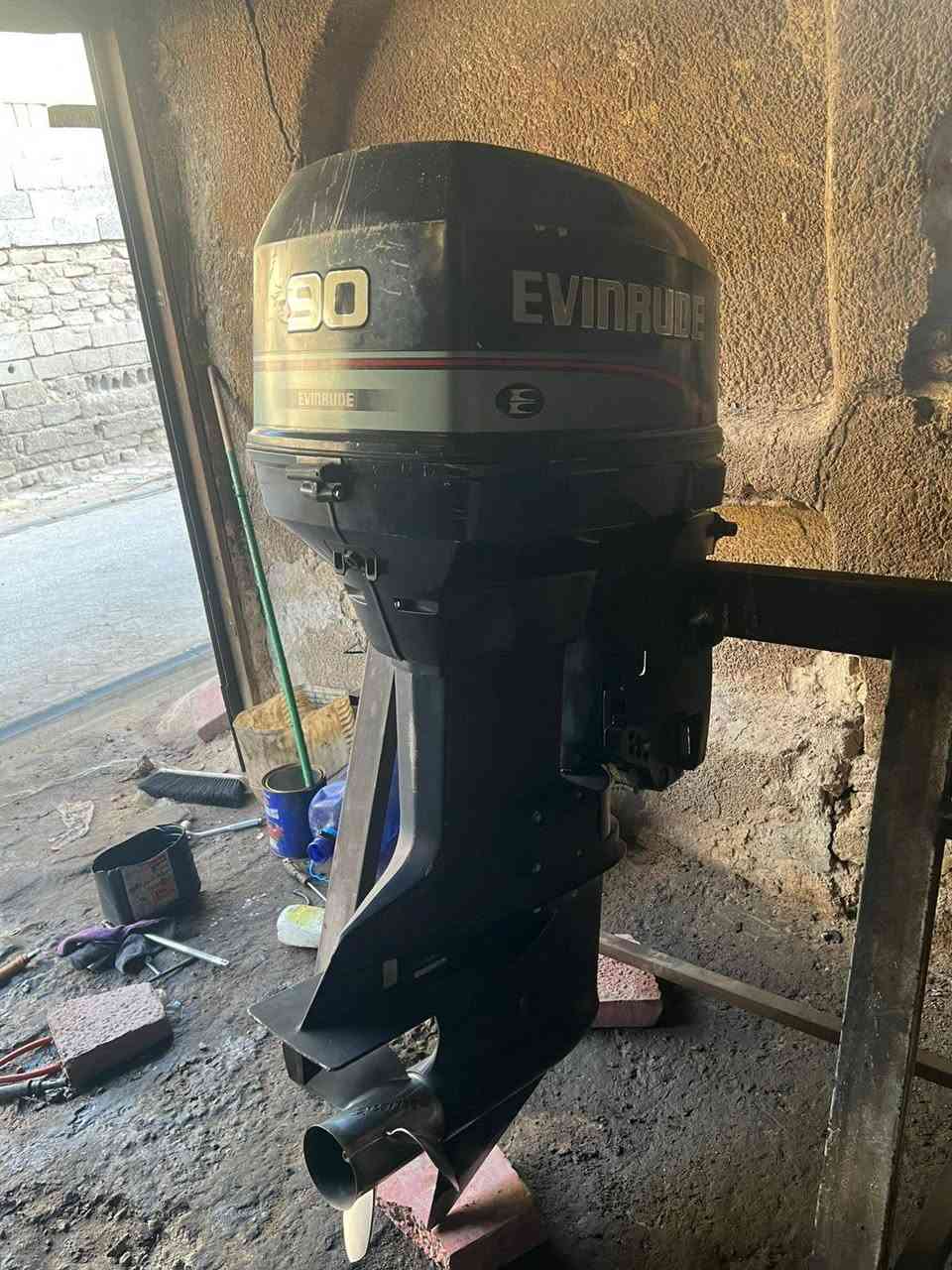 السلام عليكم خوان مكينه للبيع 90 حصان اربعه سلندر موديل 2005 جونسن وفر لود كابرته ليزريه أو 115 حصان كله واحد امكينه جديده على بلاد برغي ما مفتوح بها على شرط وعلى فحص المكينه شغاله اي نقص ما بها و كل غرضها كمله الكنترول ول ضفيره مال التشغيل ويها العنوان النجف الكوفه رقم الهاتف *********** السعر على خاص وبل خدمه
