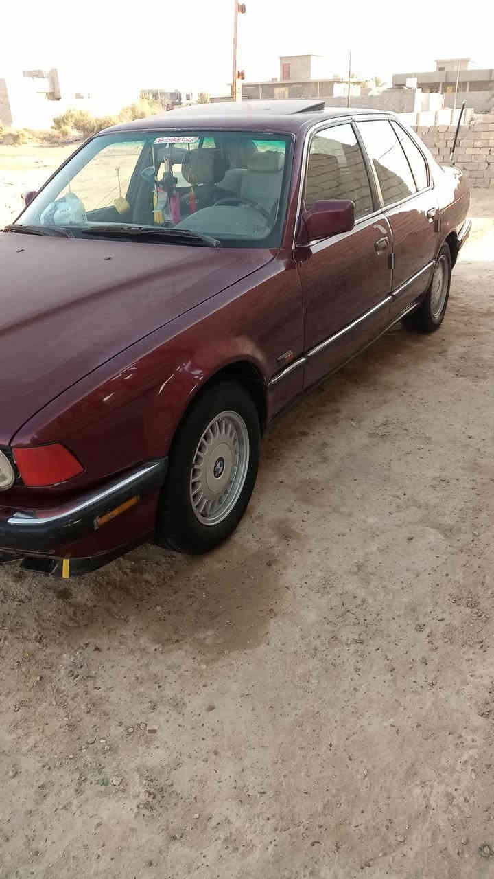 سلام عليكم بي ام موديل ١٩٩٠ سعر ٤٥ وبي مجال محرك وكير فول داخله نضيف ***********

