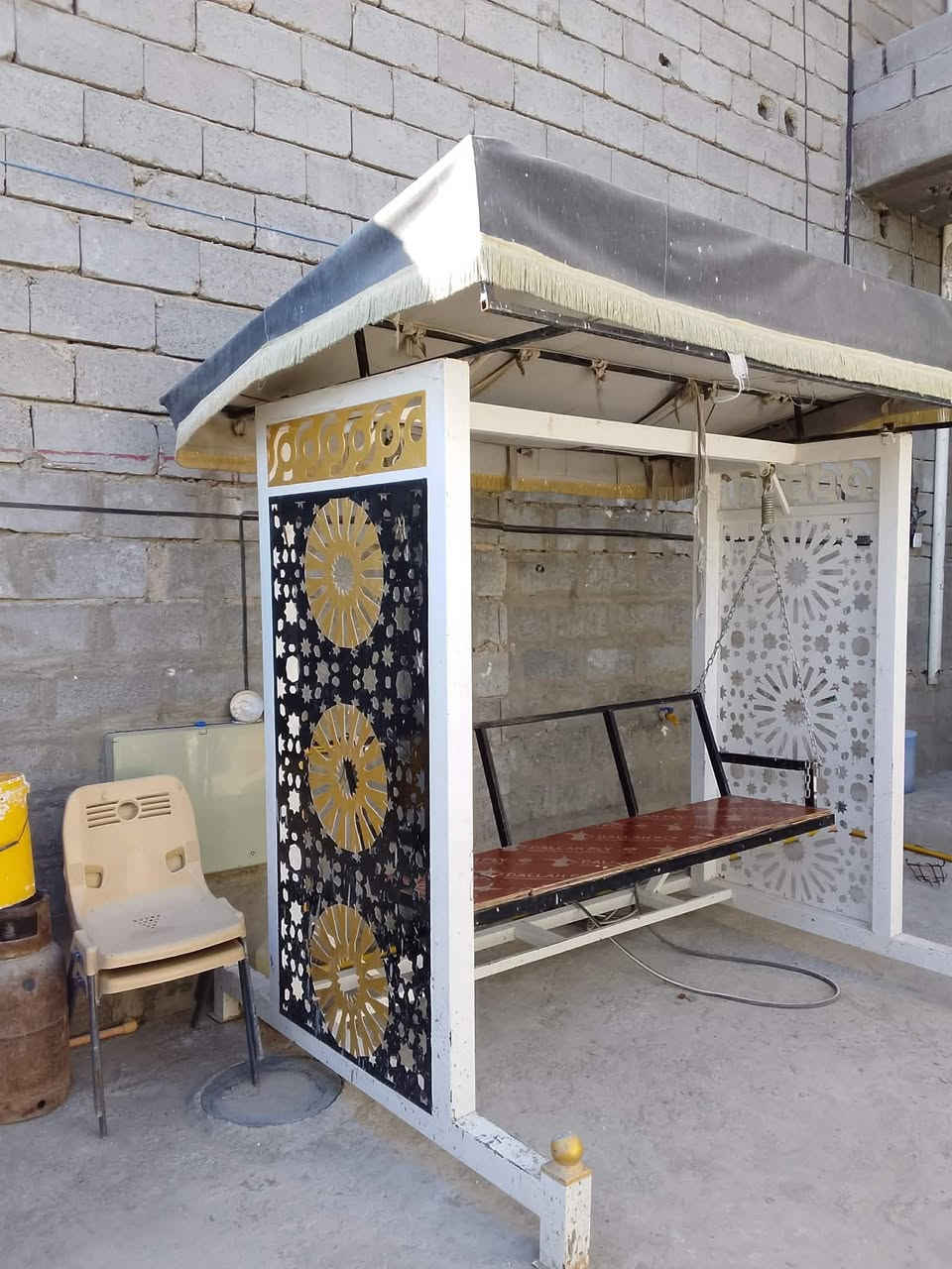 للبيع مرجوحه مكاني الفلوجه قريه المختار سعر 450 و بيها مجال اني مكلف بنشر هذا رقم صاحب المرجوحه ***********
