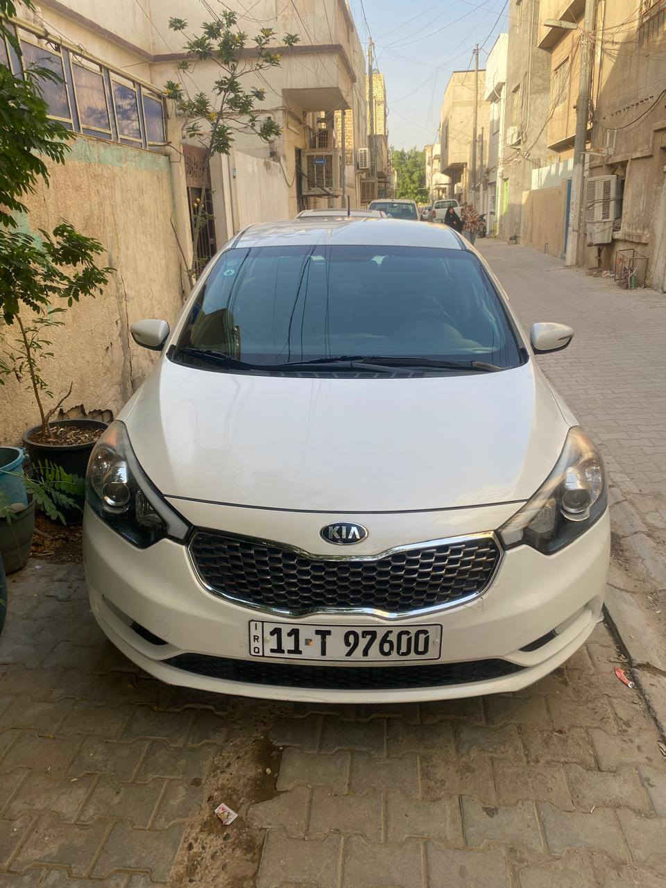 السلام عليكم للبيع فقط فورتي وارد أمريكي قطعتين بس بابين عكس السايق فقط موديل ٢٠١٦ السيارة جاهزة من كل النواحي متصرف علية محرك ٢٠٠٠ كير اي تي السعر ١١٠ مكان السيارة بغداد الحرية ***********
