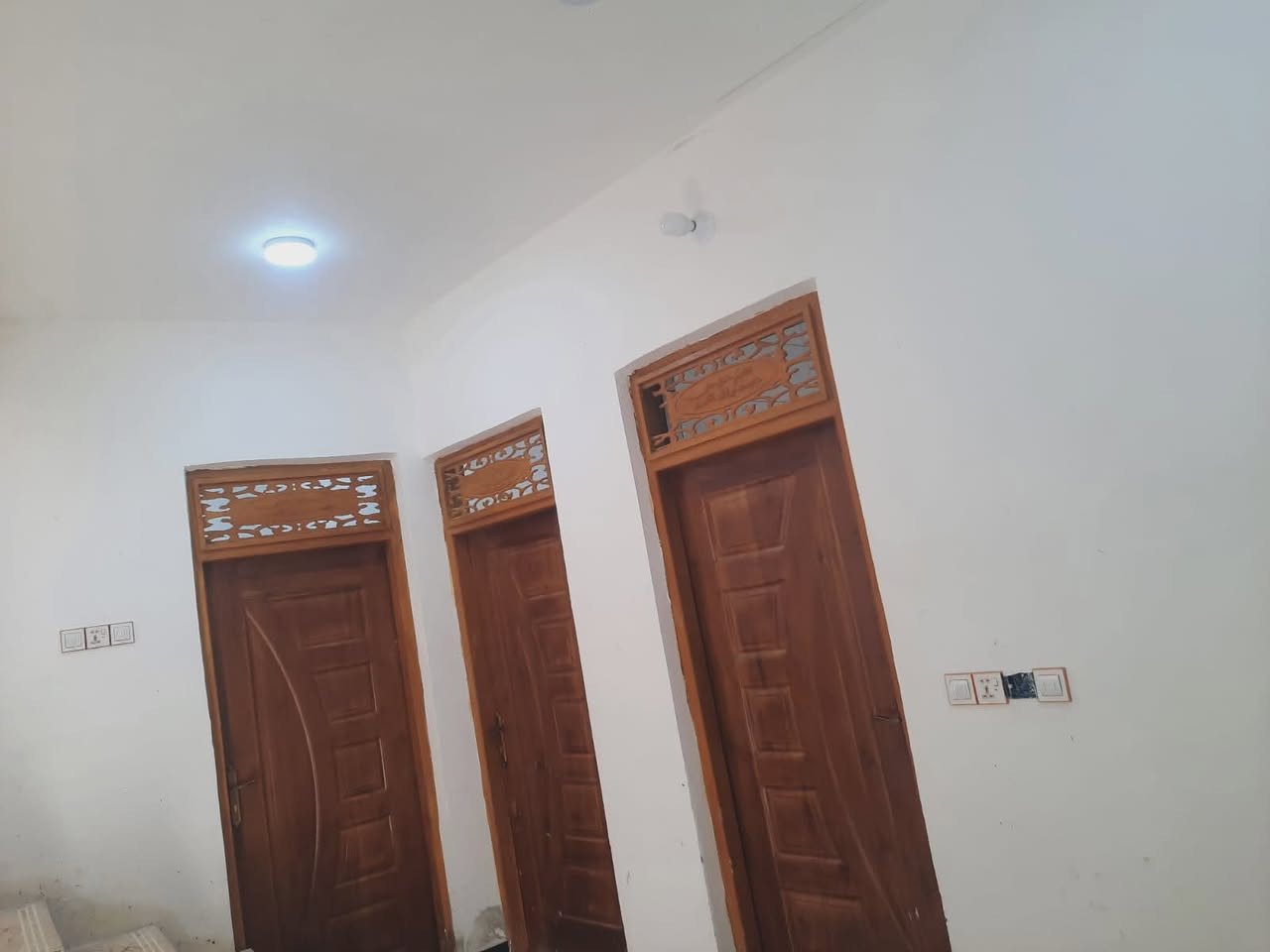 بيت للايجار حي الثقافي خلف مطعم حياوي يتكون من غرفة+صاله+استقبال+مطبخ+صحيات داخلية وخارجية 
للاستفسار الاتصال على الرقم ***********
