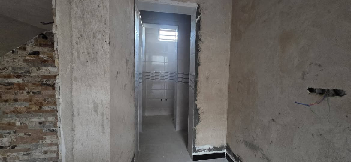 دار للبيع مطلوب أسكان 
مساحة 300 طابو صرف بناء 2025 طابقين خامس بيت  عن الحولي قريب جدآ 
يحتوي على 4 غرف 
صالة استقبال صحيات خارجيه داخلية فوك وجوه مطبخ حار بارد حديقة 80 متر نقصه بورك فقط جاهز للسكن
 للاستفسار اتصال او مراسله  متوفر واتساب أو فيس 
***********
***********
