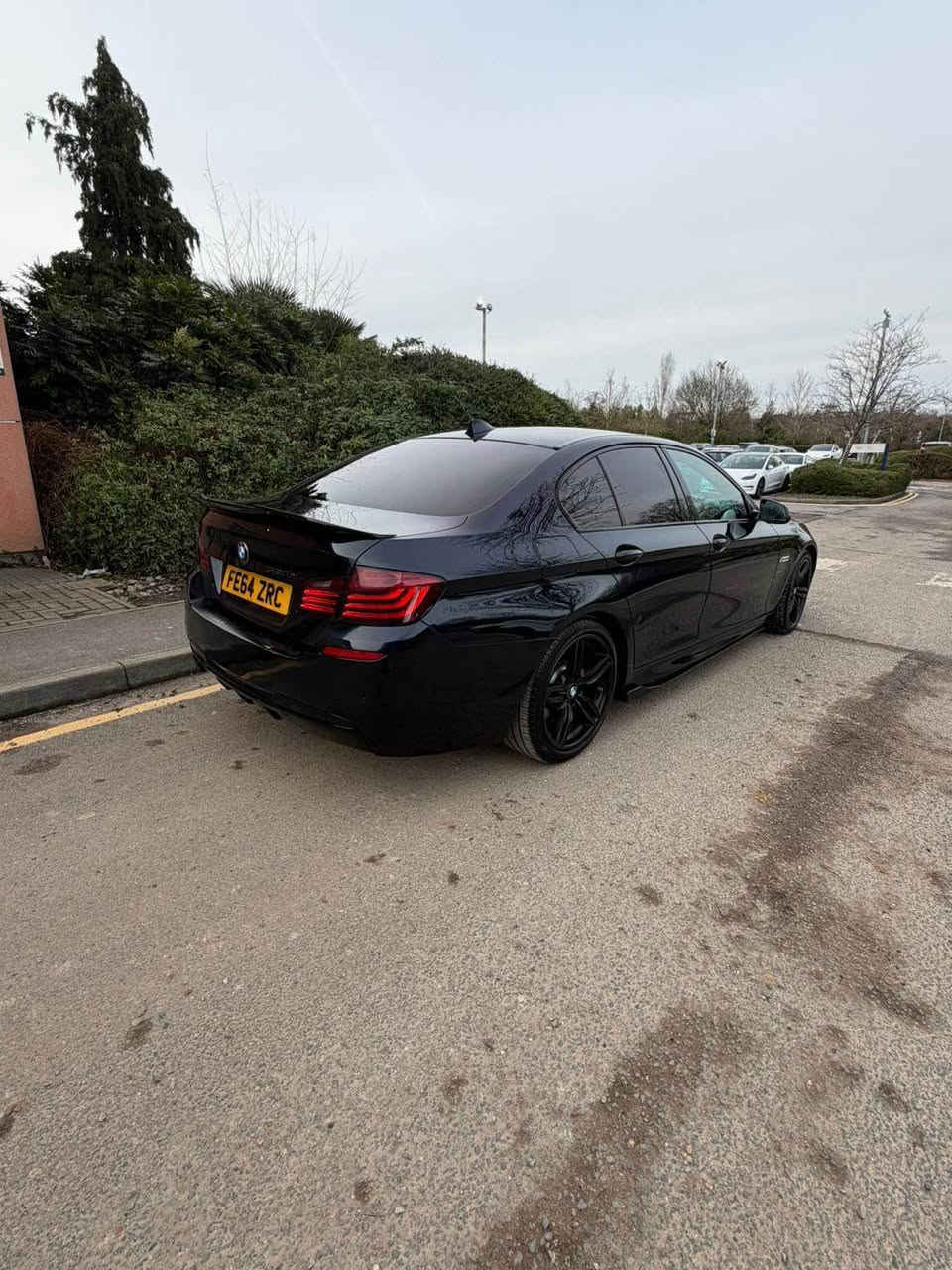 Hi 
Selling my  bmw 520d m sport 2015
2L diesel 
Ules free 
Ready to drive any where 
No any issue 
The body condition has some scratches 
But it does not matter that much  
No time wasters pls London, United Kingdom


**إذا كنت صاحب هذا الإعلان وتريد حذفه لأي سبب، رجاءا أرسل رسالة إلى الدعم الفني**