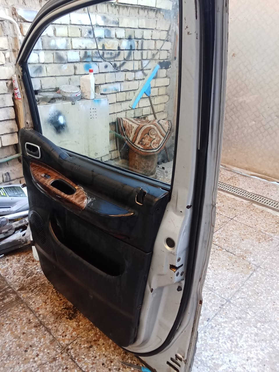 السلام عليكم باب الصدر وباب السلايت مال ستاركس للبيع كامل هو وجامته وبطانته وكهربائياته كامله جيب وشد السعر 150 ثنيناتهن المكان بغداد مدينة الصدر 
***********
