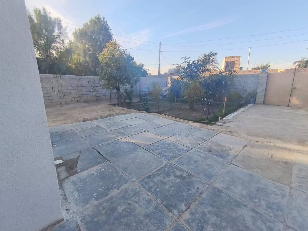 بيت البيع قريب على مدرسه سماوه بيت جاهز مساحته 650 قرف 3 / 4×6 صاله 8×4 ديونيه 7×4 مطبخ 5×4 +مخزن+صحيات نتصال ***********
