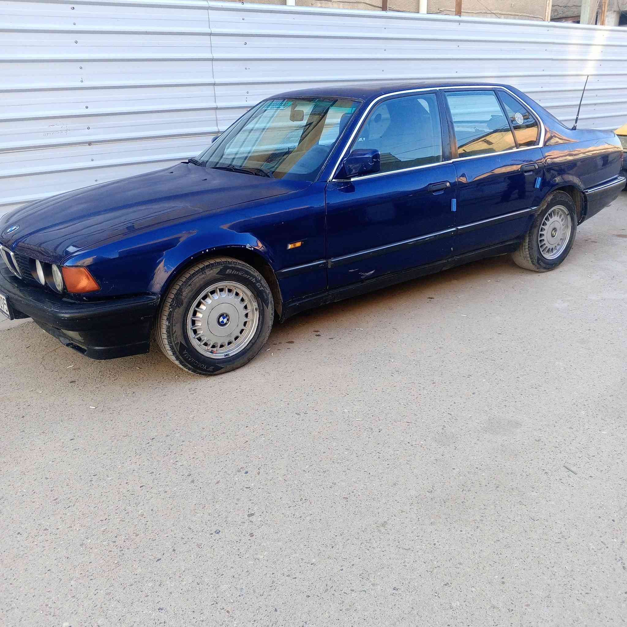 السلام عليكم بي ام 735 باب قصير موديل 92 السياره بدون ضربه اصل ابليته وسنويه رقم بغداد انكليزي بسمي هزه جديده محرك وكير جدد كهربائياتها كلها شغاله تبريد ثلج كشنات كهرباء السعر 42 مكان السياره بغداد العامرية رقم الهاتف ***********
