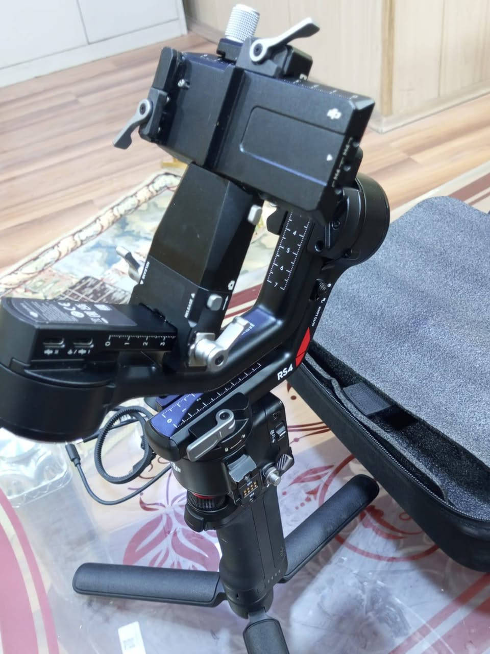 رونين للبيع DJI Ronin RS 4 Combo

مستخدم 5 مرات بحالة ممتازة جداً اخو الجديد
مثبت كاميرا احترافي يساعد على تصوير فيديوهات ثابتة وسلسة بدون اهتزاز

الجهاز نظيف جداً وجميع ملحقات الـ Combo موجودة.

للتواصل: [***********]
