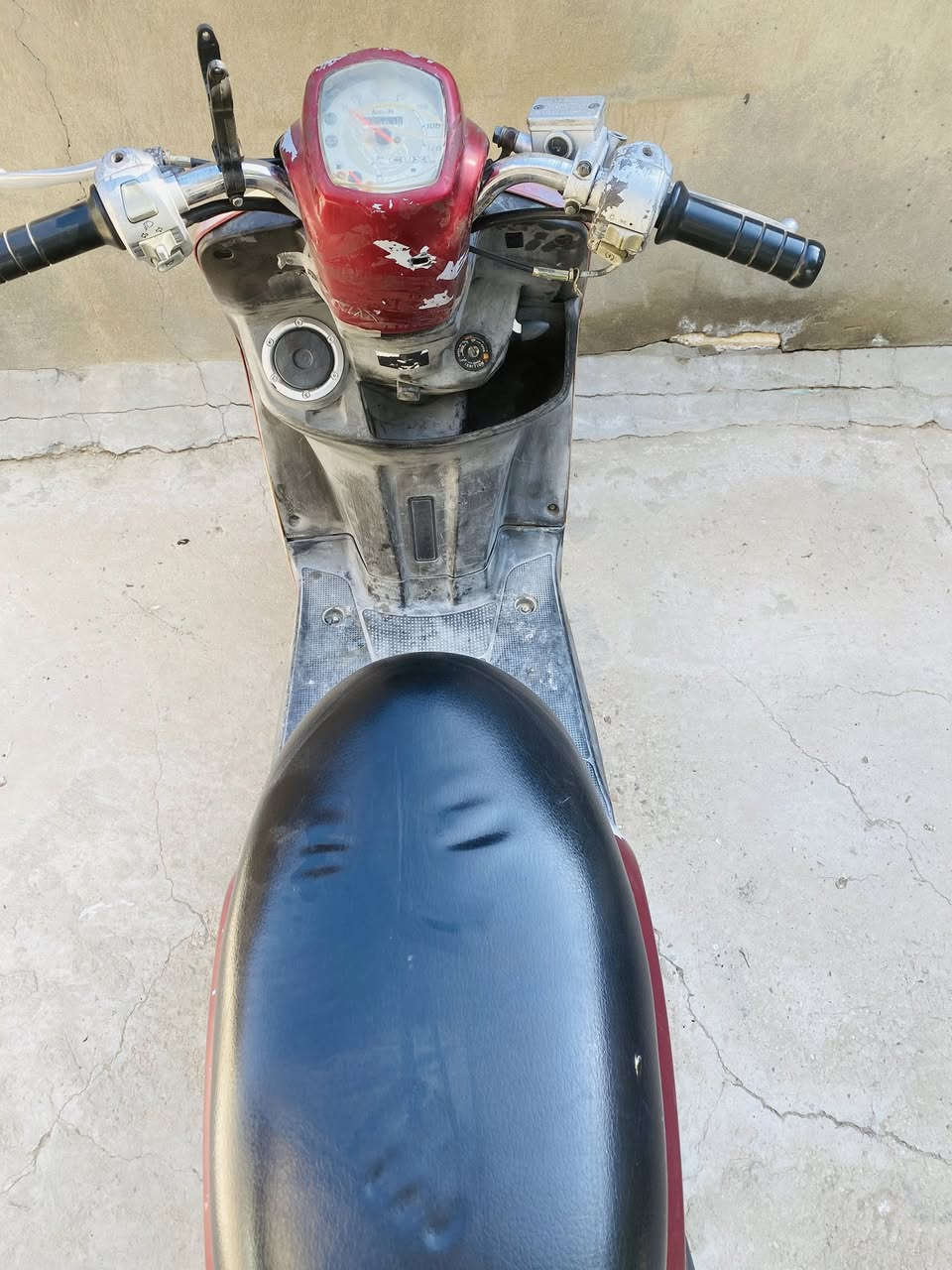 دراجه ماكس بوليس حاويه مطلعه من النجف دراجه كلشي شغل بيه فقط عداد وباتري  مايشتغلن 
هذا رقمي  او مراوس بمنغولي نظيفه مو حطب
***********
