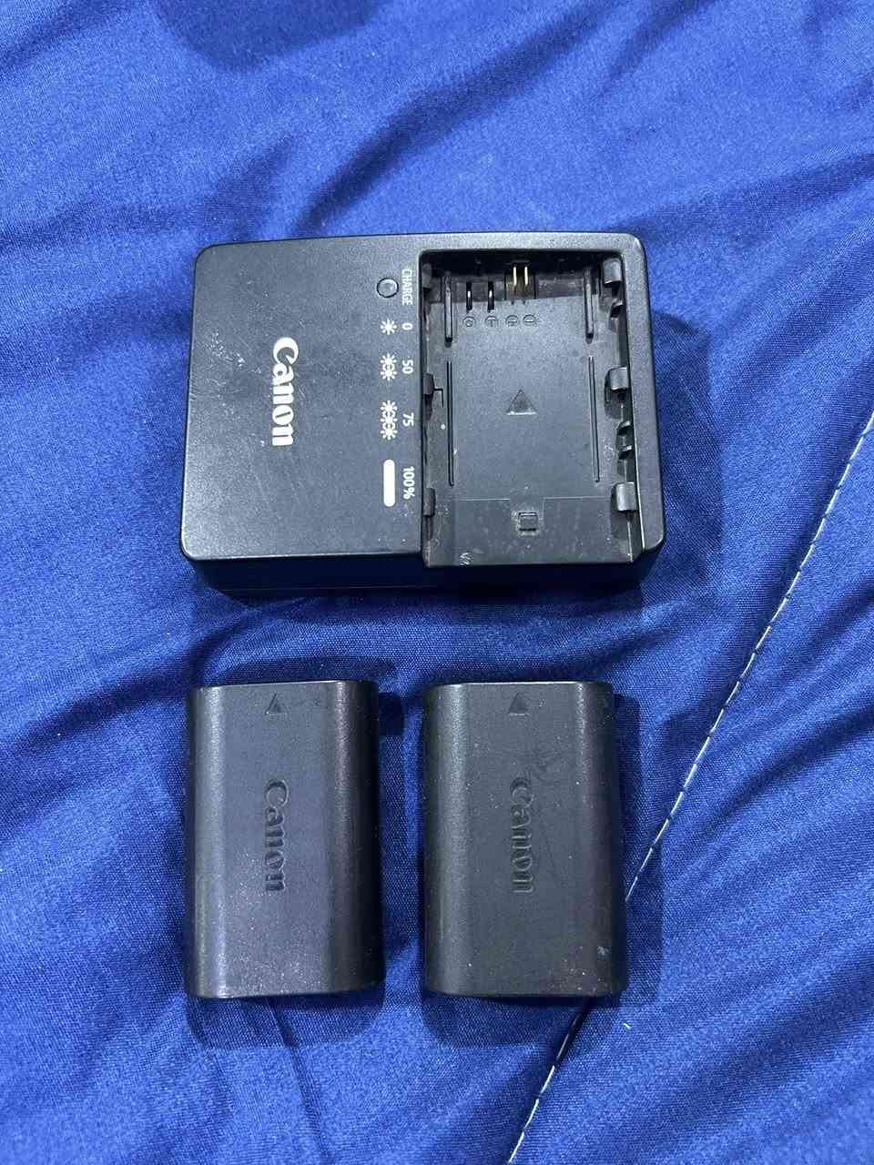 كانون  7D
 عدسة 200_70
 رام 32g 
بطاريتين 
گرب 
جنطه
واير نقل صور 
 السعر 700  
***********
0780246606
