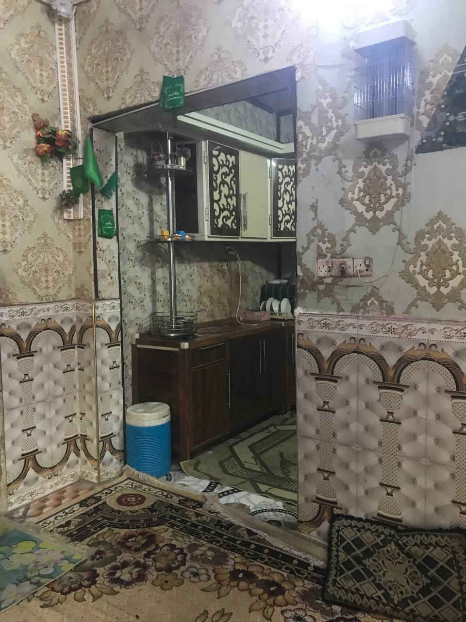 السلام عليكم يوجد بيت للبيع في صوب شاميه ب مساحه ميه وثلاثين متر يحتوي عله غرفتين وصاله  وديوان وخدماته تبليط ورصيف  ومدراس وكهرباء وماء ومجاري كل خدمات متوفره تبعد عن طريق ياحسين ميه متر وعن مجسر الاسكان ميه متر عنوانه منطقه الزعيلات للتواصل عبر الواتس أو أتصال ***********
