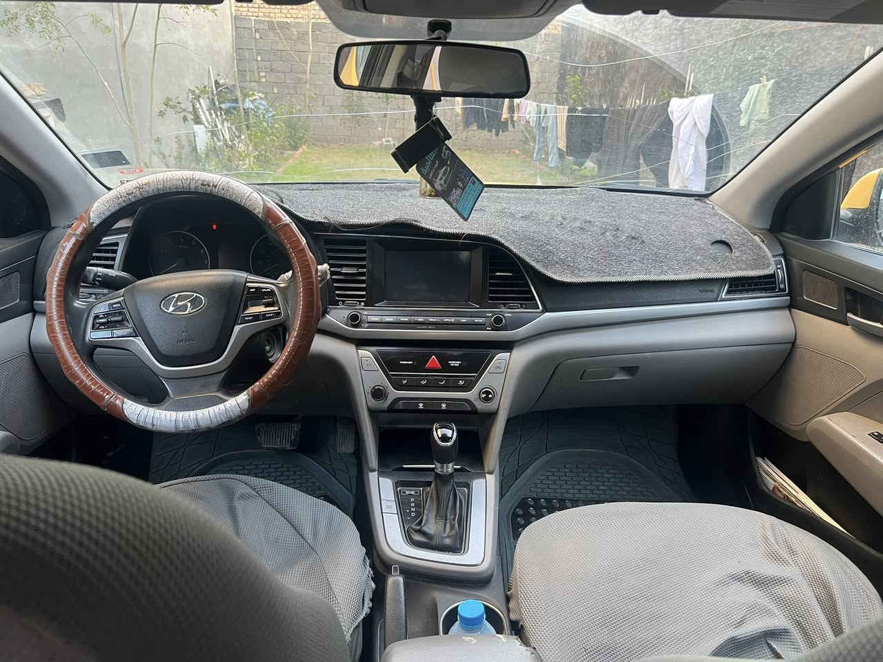 النترا 2018
رقم ديالى باسمي سنوية ل 2030 
جاهزة من كلشي بدون اي عطل 
كير مكينة تبريد كلة خير من لله
ضررها بسيط موجودة بالصور صورة الضررر 
سيارة نضيفة داخل وخارج
123 بيها مجال بسيط 
ديالى بعقوبة
ماشية 130 
***********
