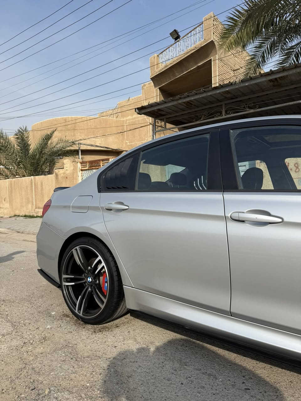 سلام عليكم شباب BMW F30 موديل 2018 فول مواصفات عليه اضافات كلش هواي سيارة جديدة ماشية 106 كم بدي كت m3 تخم ويل m3 اصلي فجوج دركة m السيارة جاهزة للاخير صفر مسج صندوق كهرباء بالرجل يفتح بيه تراي كلش حلو محدثه جاملغين وبنيد m3 حادثه شوية بنيد وشوية جاملغ الدواخل شرط دواخل ماكو ايرباك ماكو رقم اربيل باسمي تحويل شوكت ما تحب هزة ورقم جديد عندك مراوس ماكو مشكلة الماني بس
السعر ١٩٥ ورقة مجاله بسيط مكاني بغداد *********** 
حبايب كلشي اكو بالسوك واشكال اسعار النظافة والجاهزية تحكم ماعندك تعال اخذه بلاش وصلو على محمد وال محمد
