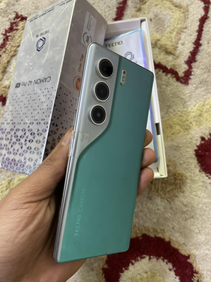 جهاز البيع تكنو كامون 40برو 5جي ستخدام قليل فقط دكمت التشغيل تفلت يريده يعلق وطبله خاص***********او تصل
