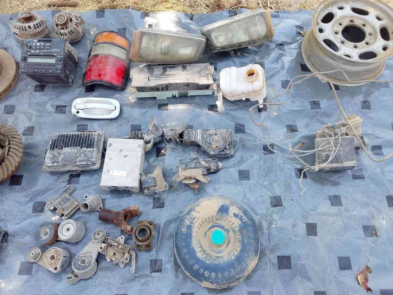 السلام عليكم لبيع غراض سلفادور وشوفرليت 90 يوجد هوكات سحب ونجات ورك ايشي تريده شوفرليت موجود كيج سلفادور مرايات سلفادور 2010 عقول تورباينات كيرات فلاوين اتصال او المراسله☎️ ***********
