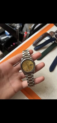 مجموعه ساعات للبيع كل قطعه وسعرها للاستفسار يرجو مراسلتنا على الخاص ما...