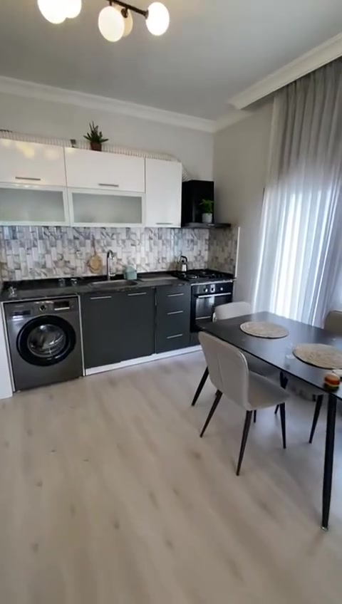 شقة للإيجار في مجمع لالاف سيتي – طريق 150 ✨

تتكون من:
🛏️ غرفتين نوم
🛋️ صالة واسعة
🍽️ مطبخ
⭐ مؤثثة VIP بالكامل

📍 موقع مميز وراقي داخل المجمع

📞 للتواصل:
***********
