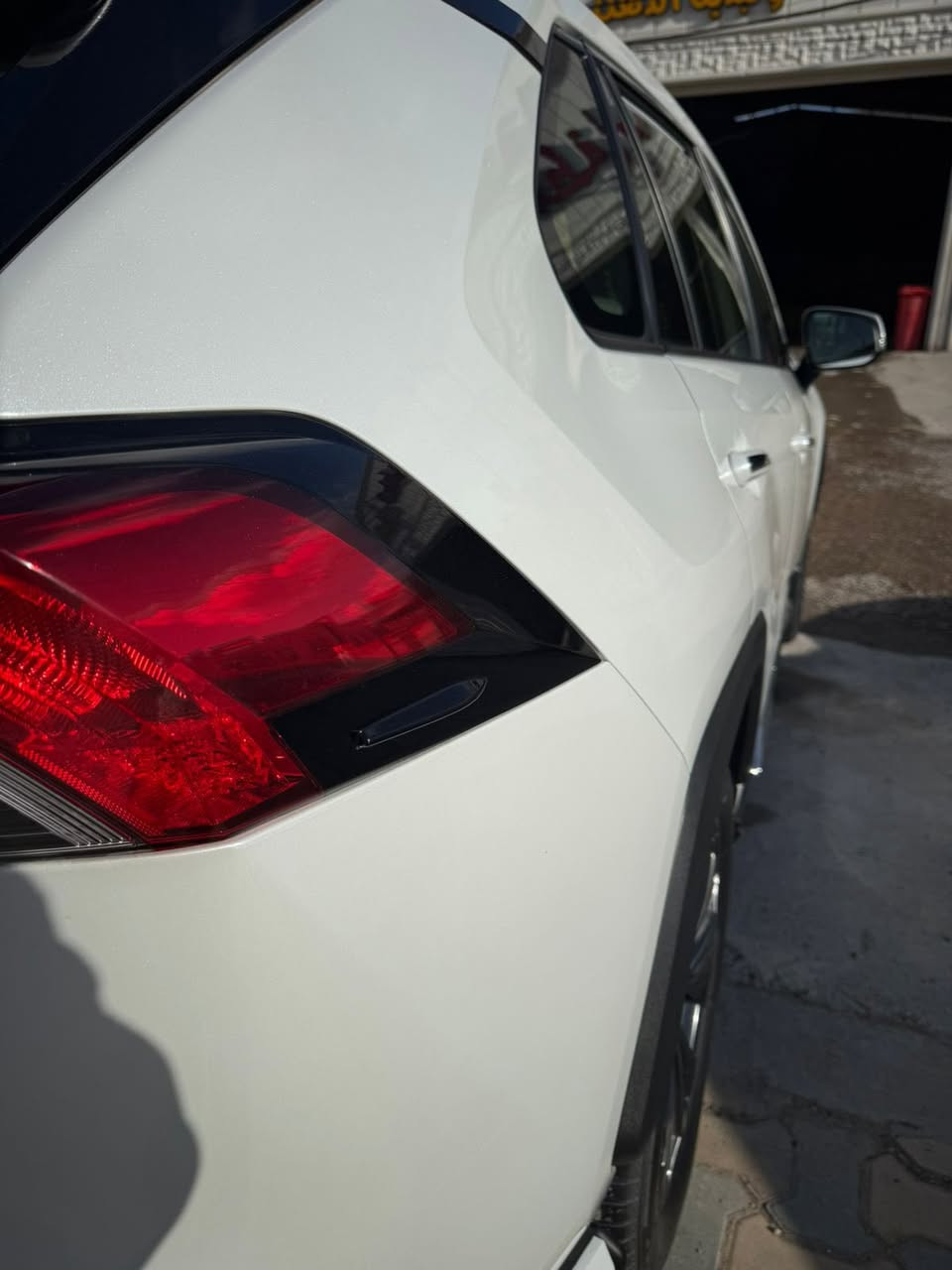 ⸻

🚗 للبيع – تويوتا راف فور 2024
 • بنزين (مو هايبرد)
 • رقم أربيل
 • الممشى: 45 ألف كم
 • مكفولة كفالة عامة

المواصفات:فول مواصفات 
 • سقف بانوراما
 • كشنات تبريد
 • كشنات كهرباء
 • ساز فول
السعر ٣١٠
📍 الموقع: الفلوجة

📞 ***********
