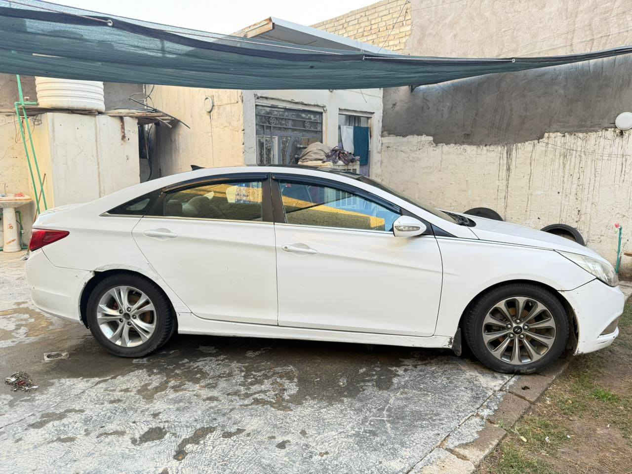 السلام عليكم للبيع او المراوس سوناتا موديل ٢٠١٣ وارد خليجي محرك ٢٤٠٠ دوش فول مواصفات للأخير بانوراما تبريد قطعتين ثلج تحكمات استيرن شاشه كاميرا سياره جاهزه من كلشي تخم تاير جديد صدر امامي خلفي جديد كهربائيات كلها شغاله بيها تبديل قماره ومصبوغه عام السعر ٨٨ وبيها مجال 
مكاني الدوره ابو دشير 
رقم الهاتف *********** بغداد, العراق
