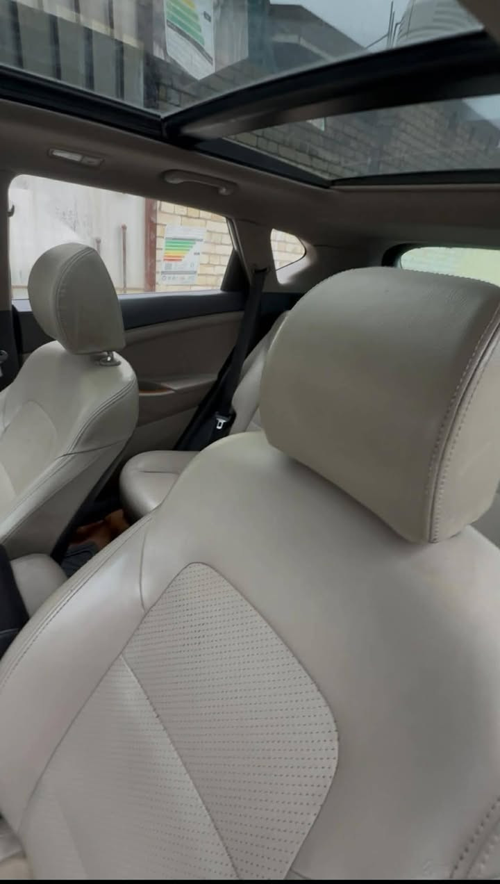 السلام عليكم
إخوان توسان للبيع موديل 2019 وارد خليجي بيهه مكانات صبغ بدون سمكرة

المواصفات:
السيارة بانوراما 
تحكم ستيرن جهتين 
اشاير بالمري 
مرايات شفط 
كشنات جلد 
حساسات وكامرة خلفيه 
مواصفات الخليجي معروفة 
السعر 173 وبيهه مجال قليل حگ الجيه 
رقم السيارة ديالى، مكاني بغداد الرصافة  
هـ:***********
