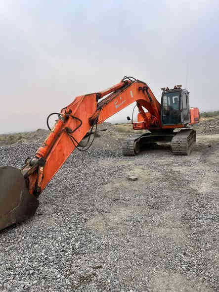 السلام عليكم حفاره للبيع هيتاشي موديل2002
حجم 285 حفاره شرط المضخات والمحرك والكهربائيات
نطيك بيه كله شرط الكانترول وزناجيل وضع شركه
الرقم *********** @ ***********
