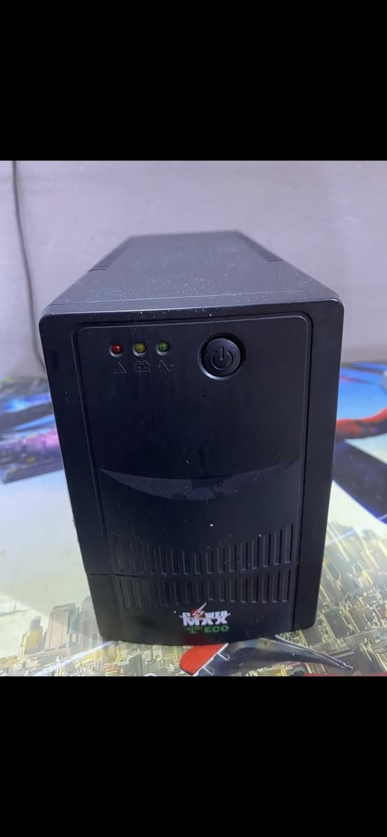 بلي فور pro ذاكره واحد تيره  وياه دركسون نص فره ويبيس ويده وحده وسبع العاب
السعر 450 بي مجال حك جيه 

وتساب ***********
