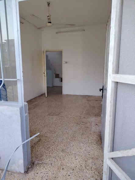 شقة للأيجار
الموقع حي السكر قرب حجامة اليمامة
الشقة طابق ثاني مساحتها ١٠٠ متر
تتكون من غرفتين وصاله ومطبخ وصحيات.
ملاحظة مطلوب عائلة صغيرة.
للاستفسار والتواصل الاتصال على الارقام ***********
***********
