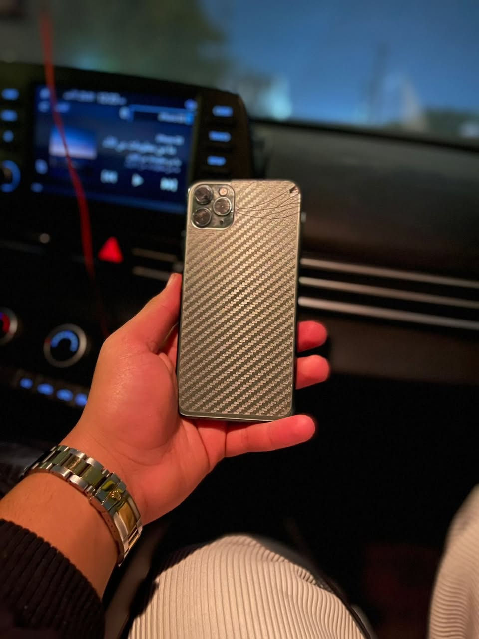 ايفون 11برو ماكس ذاكره 256جهاز كله شغال ضهره مكسور فقط وبدل بطاريه اصليه قبل يومين بدلته سعر260 وبي مجال بصيط يوجد توصيل داخل بغداد فقط وذا تريد تعال خذه من باب البيت مكان بغداد سيديه هاذه رقمي ***********
