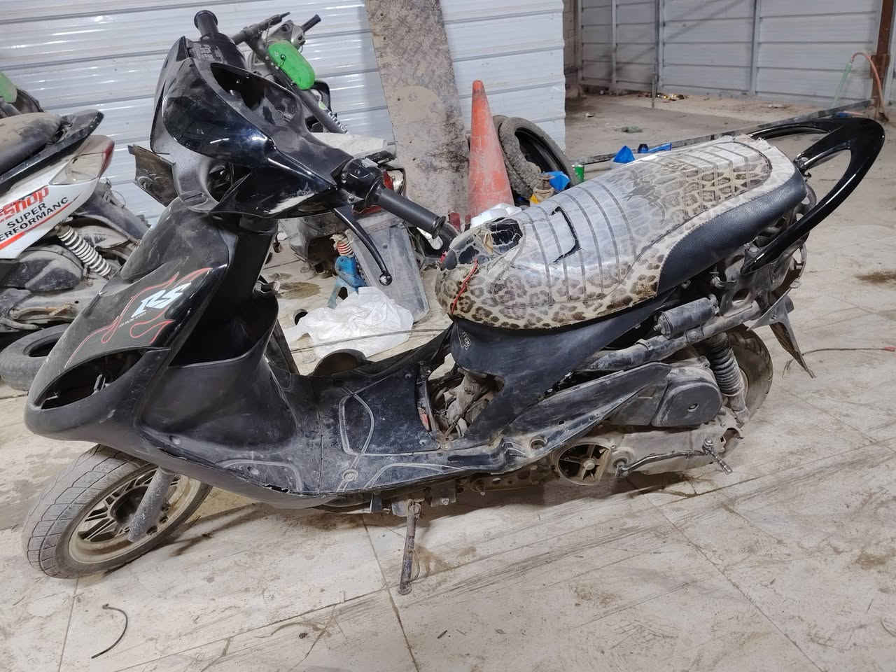 السلام عليكم ماكس عدله للبيع غراضها كامله وياها كفراتها والترايش والجاملغ والعداد هم موجود /مكينه 55 بوشه مشيفه /صلنصه صجميه/ ويل نجمه  الدراجه بيها كلج امامي مال تفصيخ شلعه ومعدل تشك الكاع/ اني مفصخها خالها مال لعب ومثل مموضح غراضها بالصور وبعد الكفرات ضامهن والعداد 

السعر 400 وبيها مجال 

العنوان: الدوره 
واهلا بيكم 🌹


**إذا كنت صاحب هذا الإعلان وتريد حذفه لأي سبب، رجاءا أرسل رسالة إلى الدعم الفني**