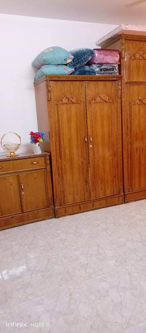 السلام عليكم
غرفه نوم للبيع حطاطه نضيفه بيها ضرر شي قليل 
كنتور 6بوب ملحق كبير غرفه ضخمة ومرتبه رقم الهاتف 

***********
السعر مليون وربع بيها مجال قليل
