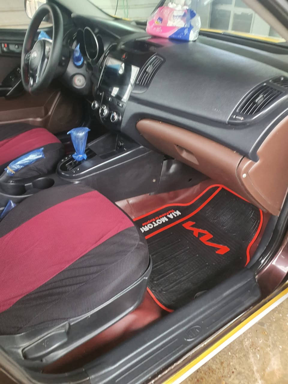 السلام عليكم كيا فورتي مديل 2010 وارد أمريكي حادث حوض جنطه مكينه 2000 دوش مكينه نضيفه تخم تاير حداده نص عمر سياره رقم بغداد ألماني سنويه جديده إلى 2028 هيئه مصفره العنوان بغداد السعر 78 $  وبيهه مجال مكلف بل نشر رجاء خابر صاحب السيارة ***********
