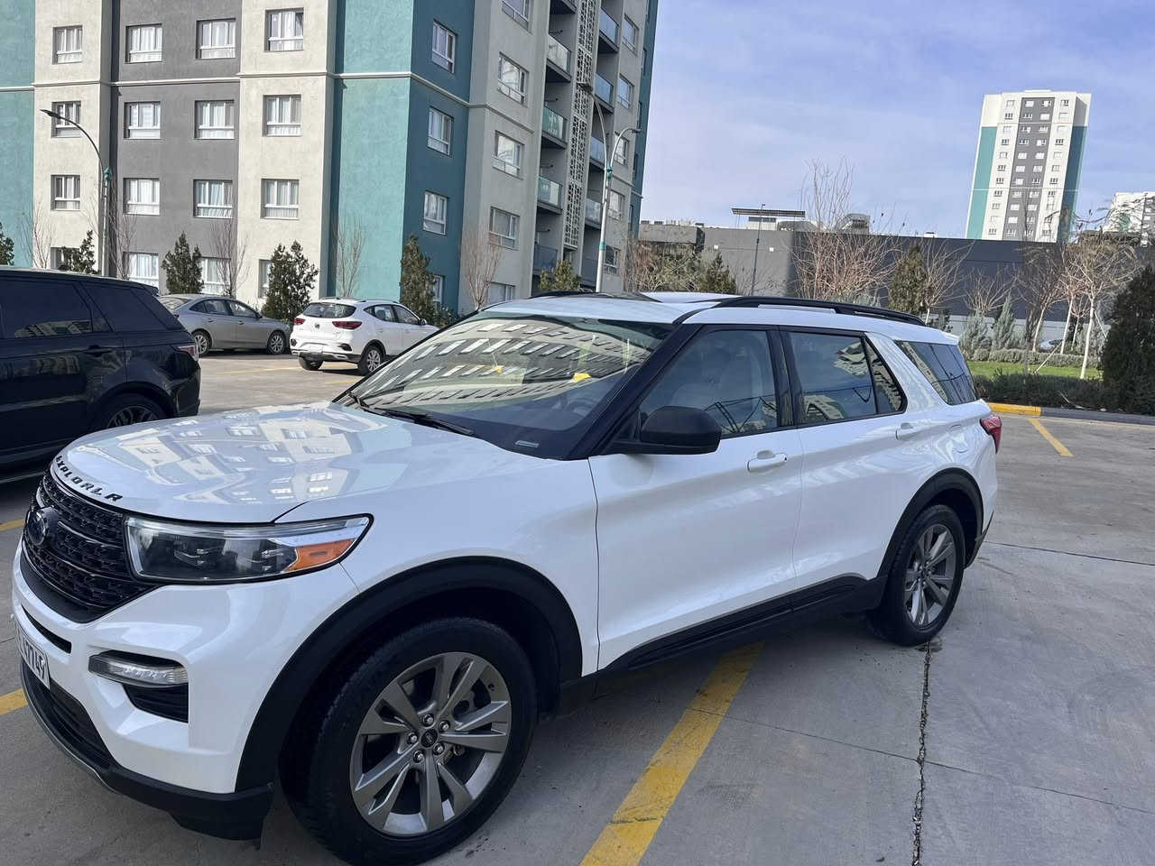 سلام عليكم 
فورد اكسبلورر ٢٠٢١ مواصفات فول XLT plus
بانوراما حساس داخل ابيض بيلادي گير ستيرن كوشن و ستيرن هيتر كوشنات كهربائية و VIP  بصمة شغال صندوق كهرباء بجم كبس بس باب سايق بدل بيلاد بدون دواخل رقم سليمانية رقم تلفون ***********
رقم شانصي

1FMSK7DH3MGB86671
سعر ٢٣٨ ورقة و بها مجال بسيط 
مكاني سليمانية
