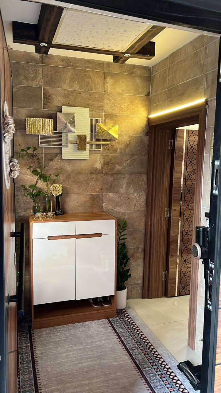 بيت للبيع في بغداد الكرخ المواصلات الثانية ٧٢ متر بيت درجة اولى بناء حديث 2021 ميحتاج احجي واشرح الصور امامكم بي راقي جدا  طرمة ومدخل وصاله ومطبخ وحمام جوه ..الطابق الثاني غرفتين نوم وحمام ..الطابق الثالث مخزن وغرفه نوم وسطح
للبيع مباشر بدون دلال مع صاحب البيت
‎0790 188 7917
***********
