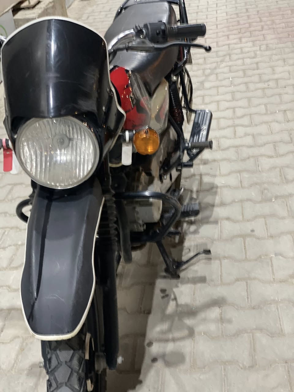 لام عليكم مرقم للبيع مديل 23 الدراجة خير من الله نكرة سلفة مابيها نقص ولو برغي والدراجة باسمي تحويل ثاني يوم رقم بغداد المكينة خير من الله كهربائيات كاملة ومكفولة الدراجة مكاني بغداد الغزالية والرقم*********** 
السعر2700000 مليونين وسبعمية وبيها مجال
