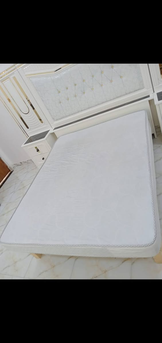 السلام عليكم غرفة اخشاب استخدام شهرين مع مندر نفرين للبيع للاستفسار خاص او الاتصال على الرقم ***********
