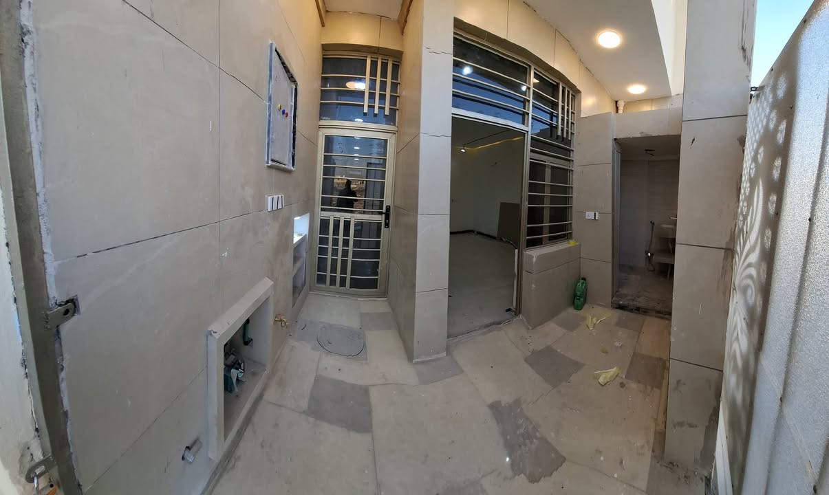 إسلام عليكم بيت للبيع مساحه حج بلوك بناء درجه اولى قريب ع مدرسه المسار ***********
