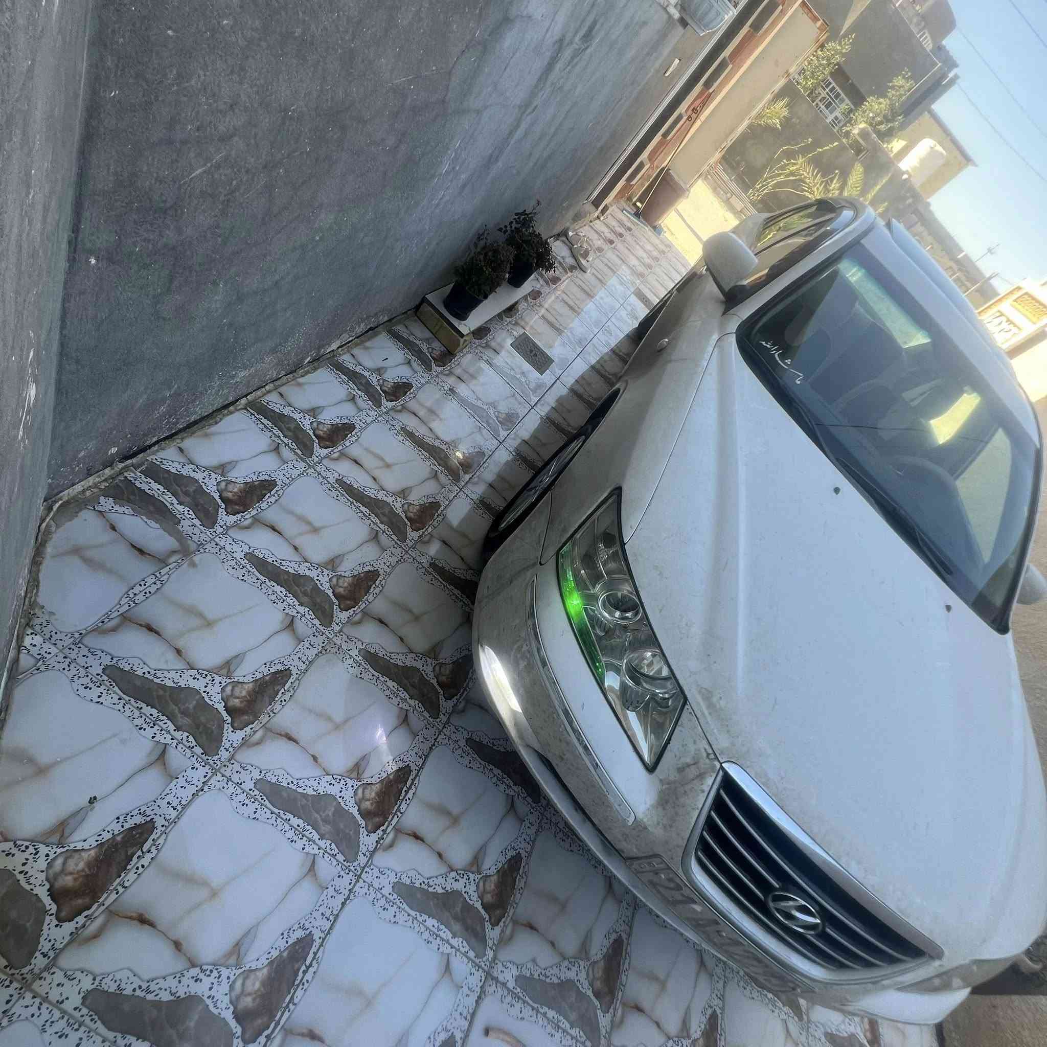 السلام عليكم
سوناتا 2009 فول مواصفات 
رقم سليماني جديد باسمي حولته قبل شهر 
مكينه 2400 دوش 
كير 5 نمر 
سياره نصيفه خير من الله صبغ احزام 
صدر تخم تاير كله شرط 100‎%‎
داخل بيجي دوشمه منضومه زنون 
بيع او مراوس مكاني بابل المسيب 
***********
