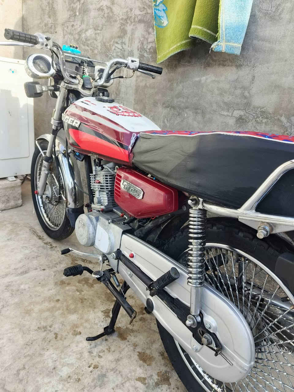 سلام عليكم دراجه للبيع لاصرف ولابخار كلجات فول كهربايات شقاله سعر 350بيه مجال عك الجيه كركوك صياده القديمه***********
