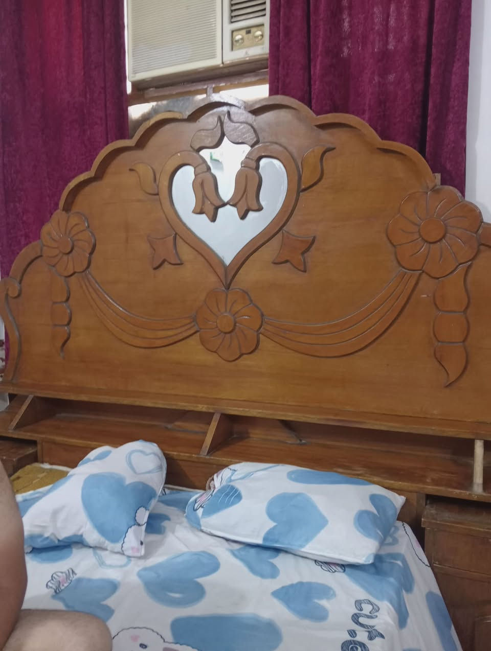 غرفه نوم للبيع كامله بس قاعده جربايه مابيهه وجربايه طفل 4000 عنوان بغداد ***********
